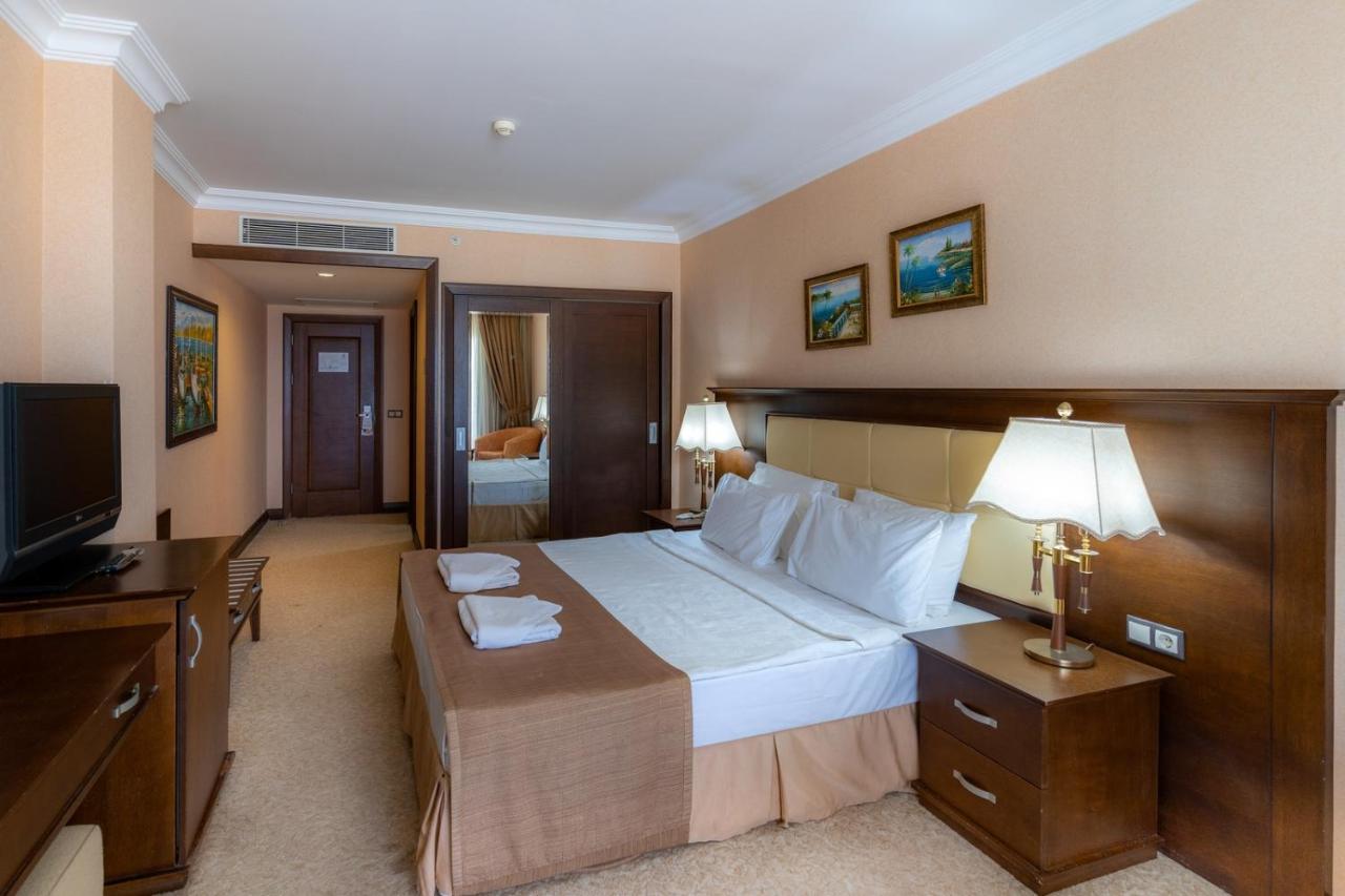 Latanya Park Resort Yaliciftlik Bagian luar foto